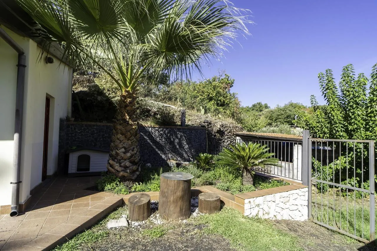 Villa Romeo - Etna Gateway Piedimonte Etneo 0*,  Italia